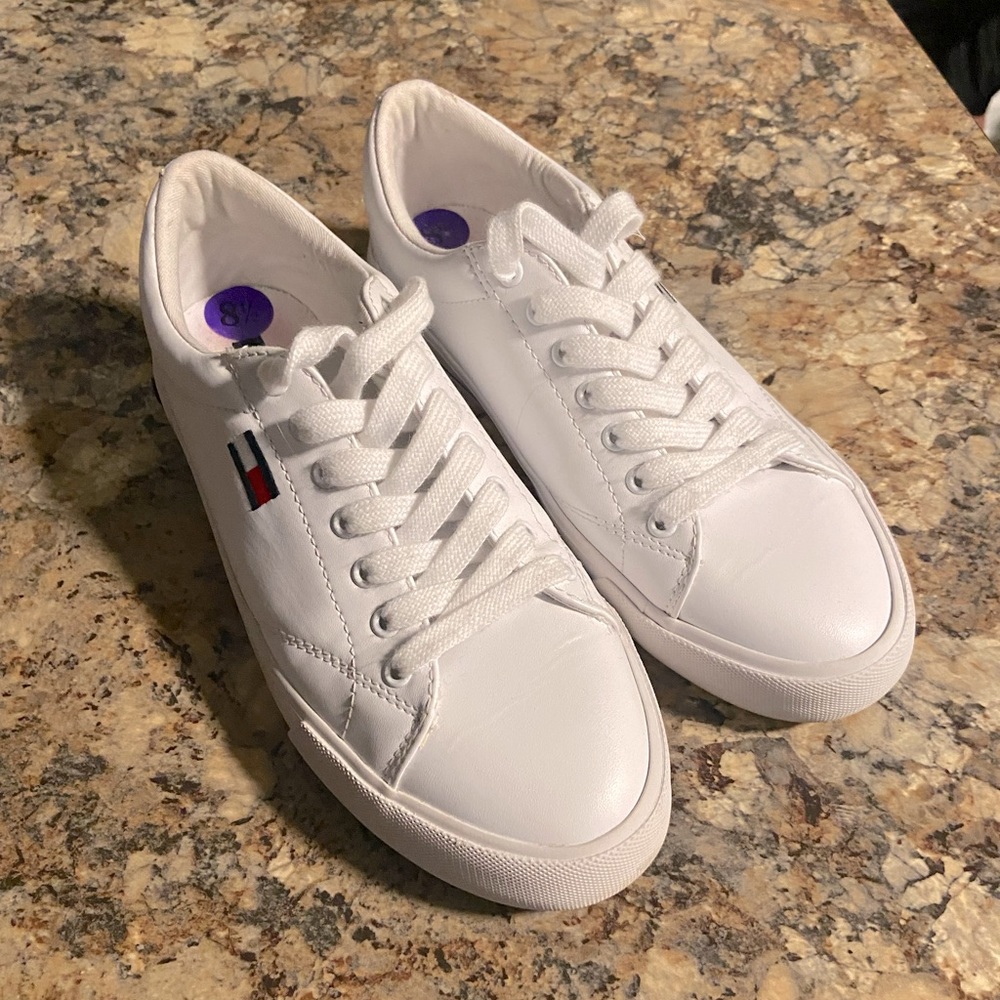 Tommy Hilfiger white sneakers 8.5